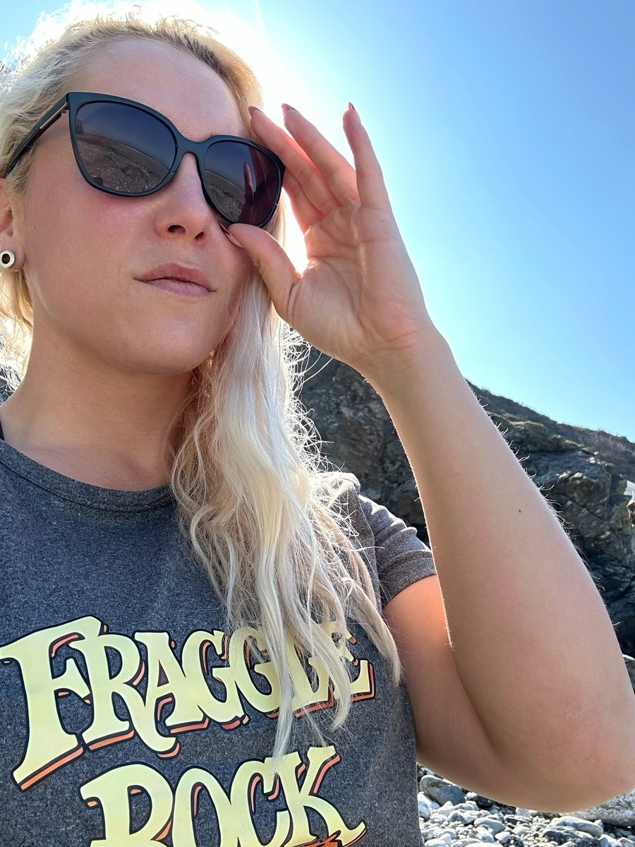 L A Taylor • LAテイラー〓〓 tweet media