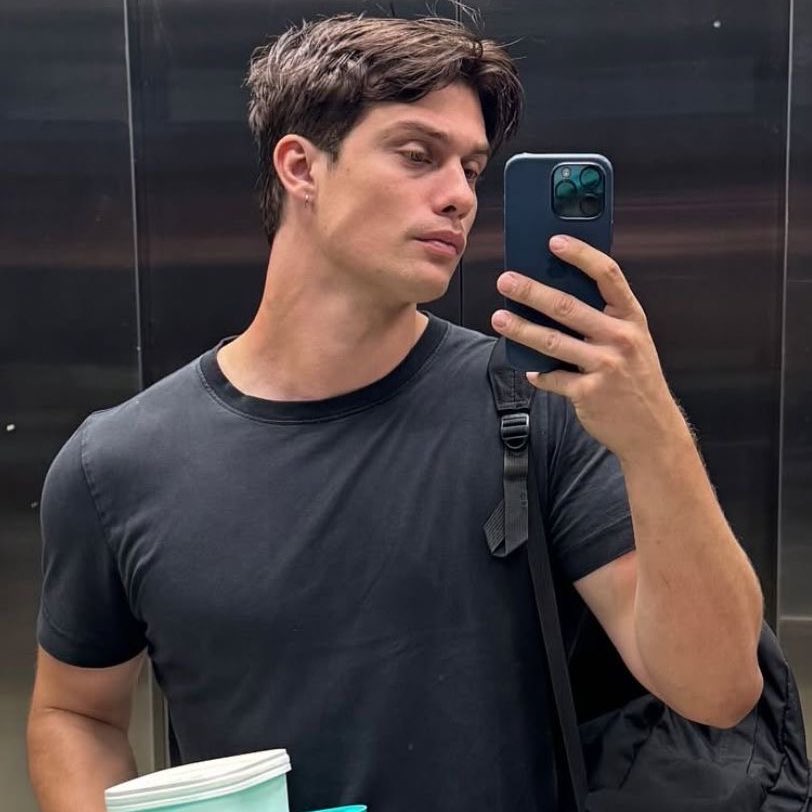 amina 🗡️ tweet media