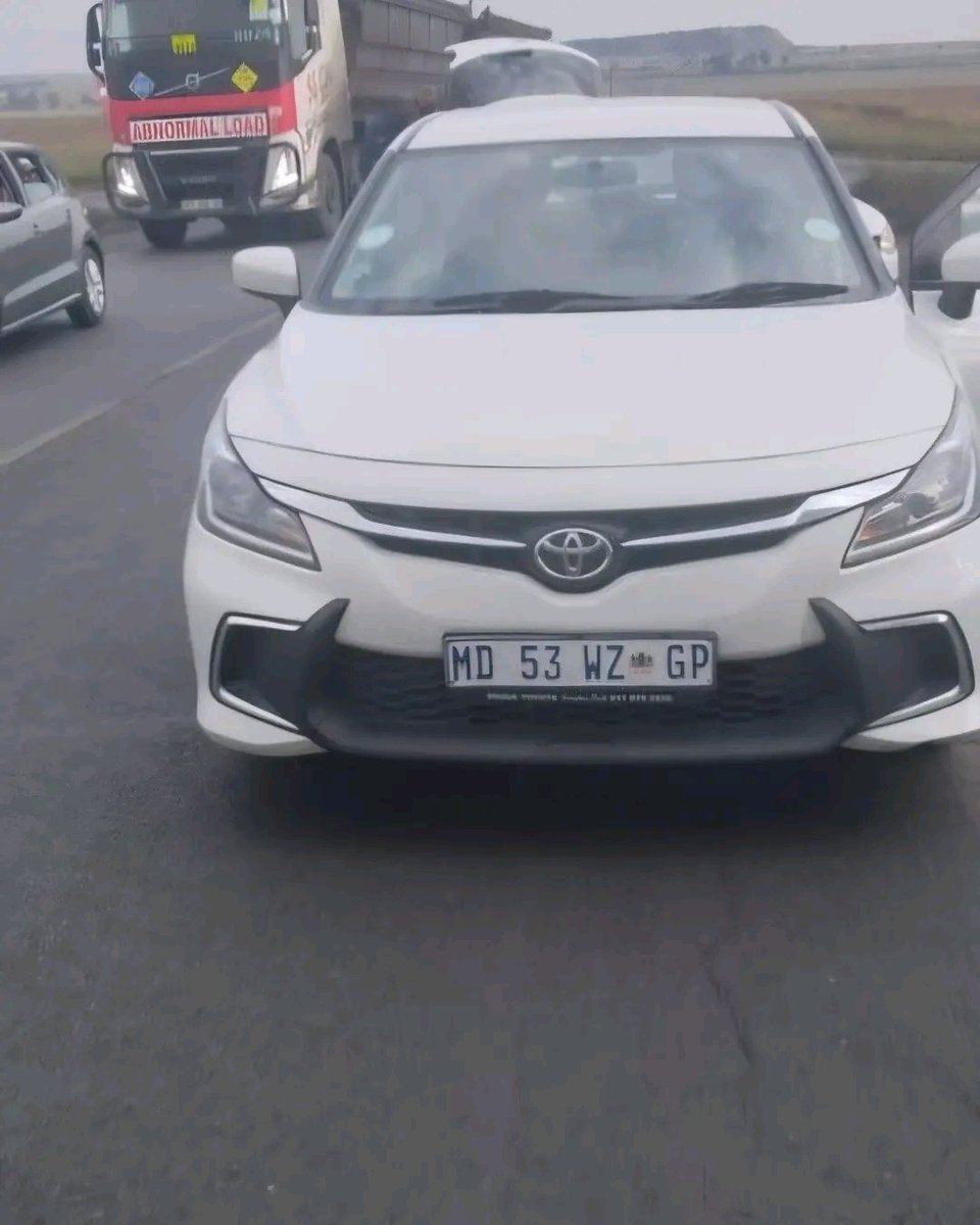 KabeloMohlah02's tweet photo. Alleged robbers picked up two passengers a husband and wife on the N12 in Witbank, thinking they had easy targets. When they tried to make a move, the man drew his own firearm and fought back. Two suspects were shot: one died at the scene, another was injured and arrested, while a third managed to escape.
