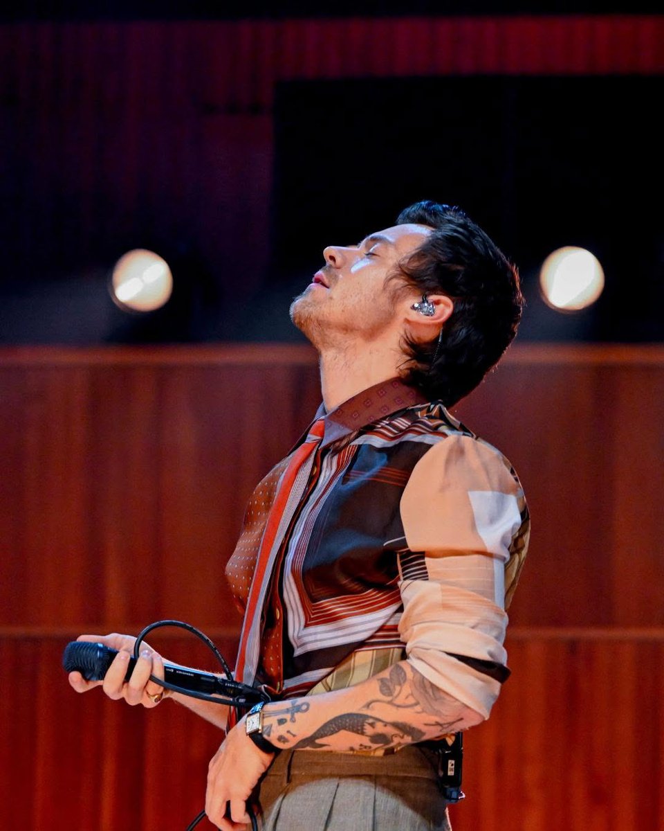 Treat Harry With Kindness💋🪩 tweet media