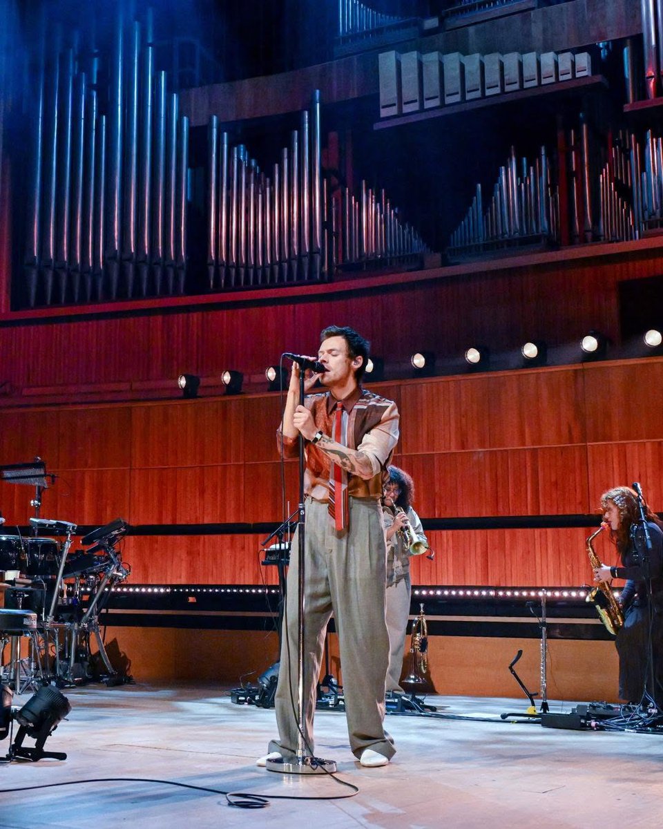 Treat Harry With Kindness💋🪩 tweet media