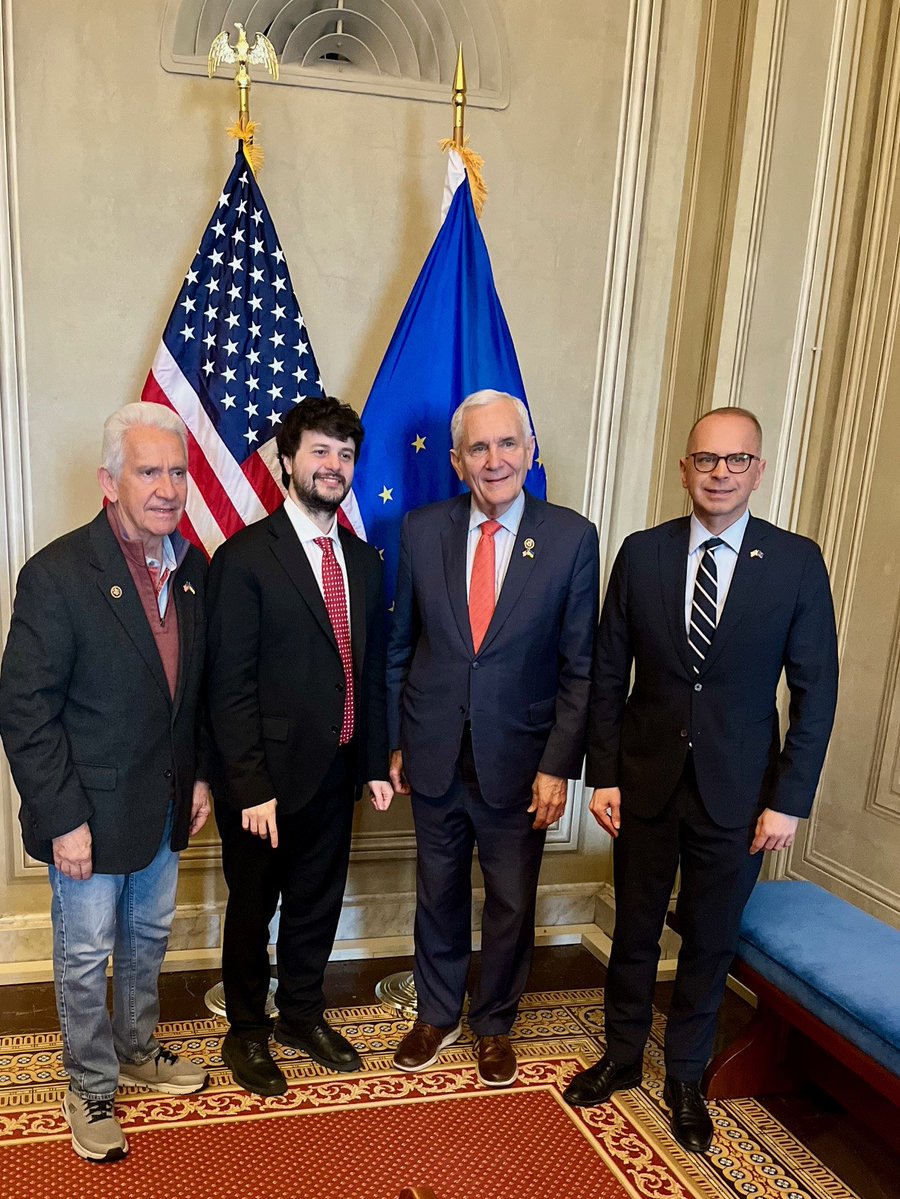 Lloyd Doggett tweet media