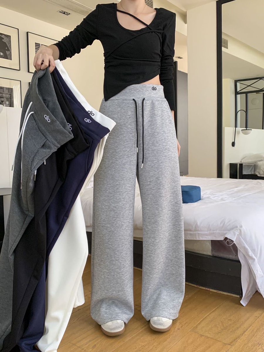 TheGlitterati🛍 tweet media