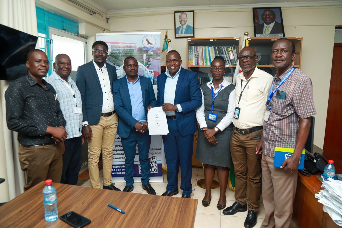 InfoJOOTRH's tweet image. JOOTRH signs recognition deal with KNUMLO, securing lab staff welfare after its shift to parastatal status. The pact strengthens dialogue, representation &amp;amp; career growth for lab officers. Union lauds proactive leadership. #Healthcare #LabServices #UHC 2/2