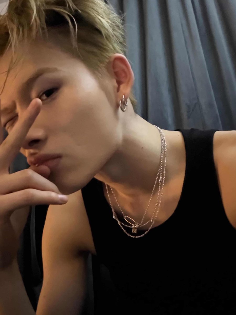 𝐜𝐡𝐢 ★ tweet media