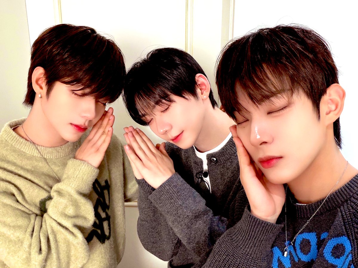 Kookies_n_Chim's tweet photo. 𝓐 𝓦𝓲𝓼𝓱 𝓐𝓬𝓻𝓸𝓼𝓼 𝓛𝓲𝓯𝓮𝓽𝓲𝓶𝓮𝓼

a #stejayhan au prompt wherein

JL is an angel. Gentle , radiant, and endlessly curious about the human world.

Long before time felt real, he watched from afar.

His first memory of humans was a small child, barefoot, laughing inside a quiet cave. It was an old era, untouched and simple. The child ran freely, chasing butterflies, giggling as grass brushed against his feet. JL could only watch, hovering unseen, his heart swelling at the joy he didn’t understand but deeply longed to feel.

He wanted to reach out but he couldn’t.

So he stayed, silent, invisible, and in awe.

Until one day, everything shattered.

The child slipped, falling hard against stone. The laughter stopped. Blood. Panic. The mother’s cries echoed as she held her child close, trembling, desperate. JL watched, frozen, aching, helpless. He tried to move, to do something….anything!! But angels were not meant to interfere.

That night, he cried.

Curled beside his two sheep companions, the only ones who could feel his sorrow, JL wept for a life he couldn’t save.

And still, he kept watching.

Years passed, and his heart found another human to quietly love, a bright, headstrong boy with a smile that could rival the sun. JL stayed with him through seasons, through laughter, through growing dreams.

But the boy’s father, a soldier, never came home.

And just like that, the light in the boy dimmed.

JL watched as grief took root. The boy grew into a man, carrying loss like a shadow that never left. Even in love, even in marriage, even in moments that should have been happy, there was always something missing….

The questions. The pain. The longing.

The man eventually followed the same path, becoming a soldier himself, chasing answers that never came. He lived his entire life searching… only to leave the world just as he entered it….uncertain, heavy-hearted, alone.

JL felt it all.

Every ounce of loneliness.

Every unanswered question.

Every quiet tear.

And it broke him.

So many times, he wanted to descend to hold him, to comfort him, to simply be there.

But he couldn’t, he never could.

And in all his existence, JL realized something….

Watching humans live, love, and lose from a distance… was far lonelier than eternity itself.

So for the first time, the angel wished.

A quiet, desperate wish.

That one day, he could live like them. Feel like them. Love like them and not alone anymore

He wished for a life where he could finally reach out, and be held in return.

And somehow… the universe listened.

Because in another lifetime, under unfamiliar lights and roaring crowds, three souls found each other again.

The child who once dreamed of a warm, happy life.

The soldier who longed to live freely and without regret.

And the angel… who only ever wanted to belong.

Now together, standing on the same stage, in the same world.

They finally have the chance to live the lives they were once denied.

And this time, they’re no longer alone.