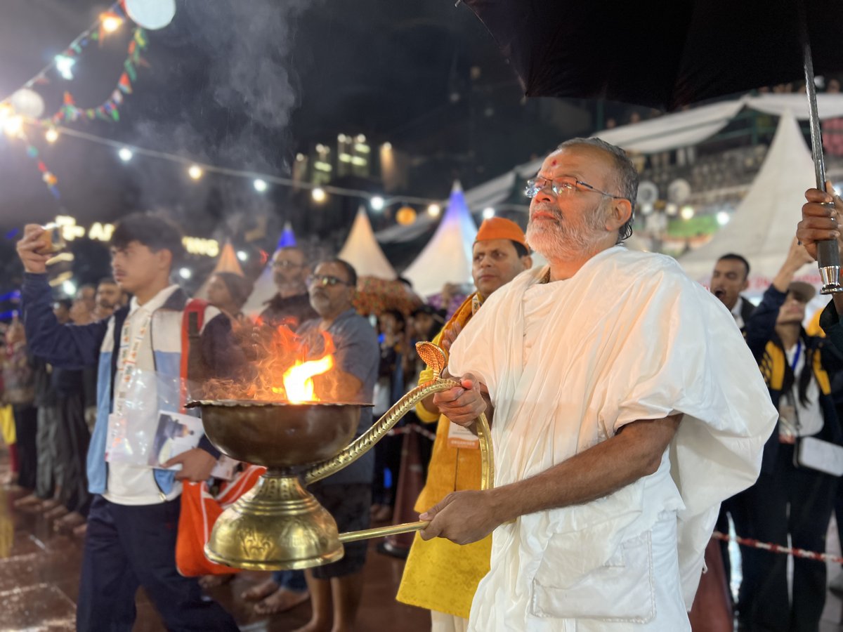 Rishikeshdham's tweet photo. Memory of 1903.2026 Daily #GangaAarti at Shree Swaminarayan Ghat with Mediation. Since 2002 | Managed by Rishikesh Dham  👤Co-founder: Shree Sunil Bhagat  📷#SpiritualIndia #SunilBhagat #RishikeshDham #ganges https://t.co/CD5INl3UU7