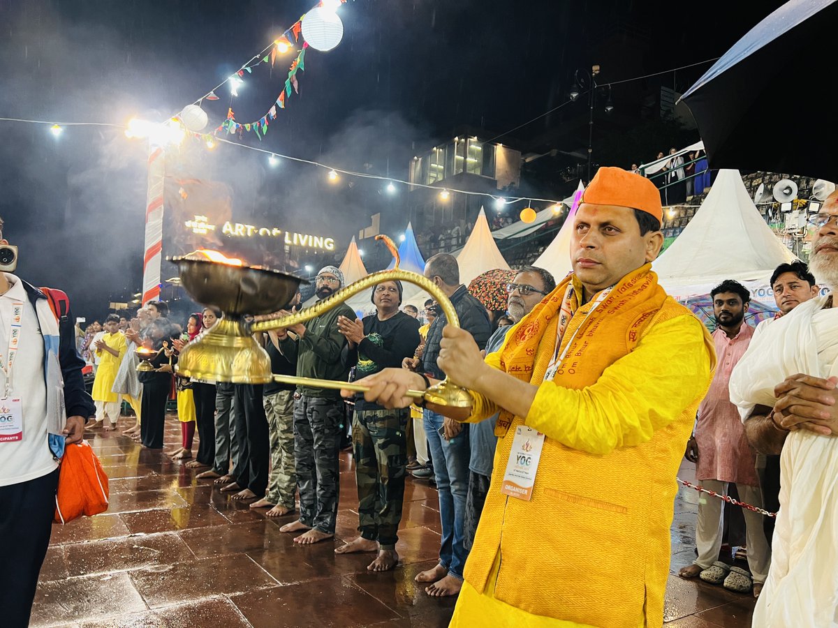 Rishikeshdham's tweet photo. Memory of 1903.2026 Daily #GangaAarti at Shree Swaminarayan Ghat with Mediation. Since 2002 | Managed by Rishikesh Dham  👤Co-founder: Shree Sunil Bhagat  📷#SpiritualIndia #SunilBhagat #RishikeshDham #ganges https://t.co/CD5INl3UU7