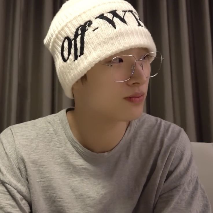 Computer tweet media