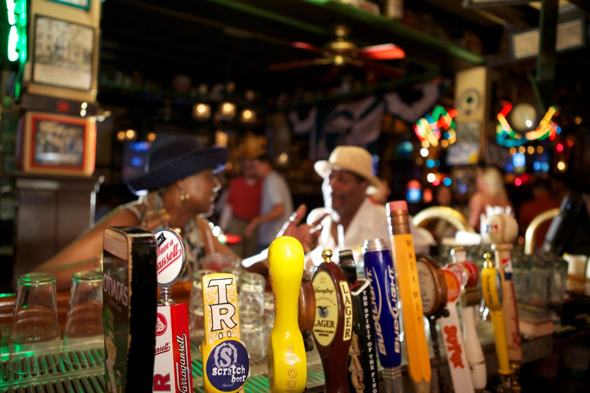 McGillins's tweet photo. Going to the #PhiladelphiaHomeShow? Before/after the show, drink in some history @McGillins, Philly's oldest bar & one of oldest in the country. Homemade comfort food, 30 craft beers on tap, seasonal cocktails, reasonable prices. Great lunches. Near @PAConvention & hotels. https://t.co/DlCssa7I64