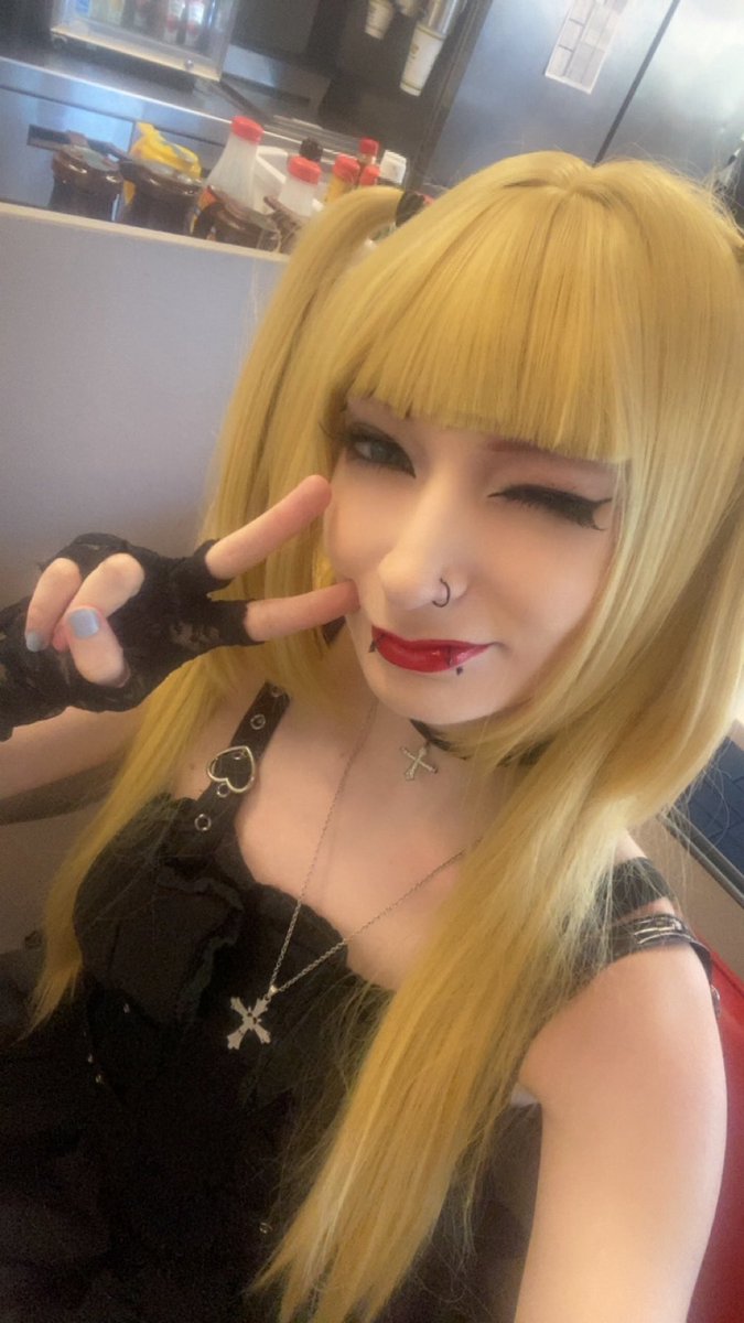 sonia 🍒 🔜 megacon tweet media