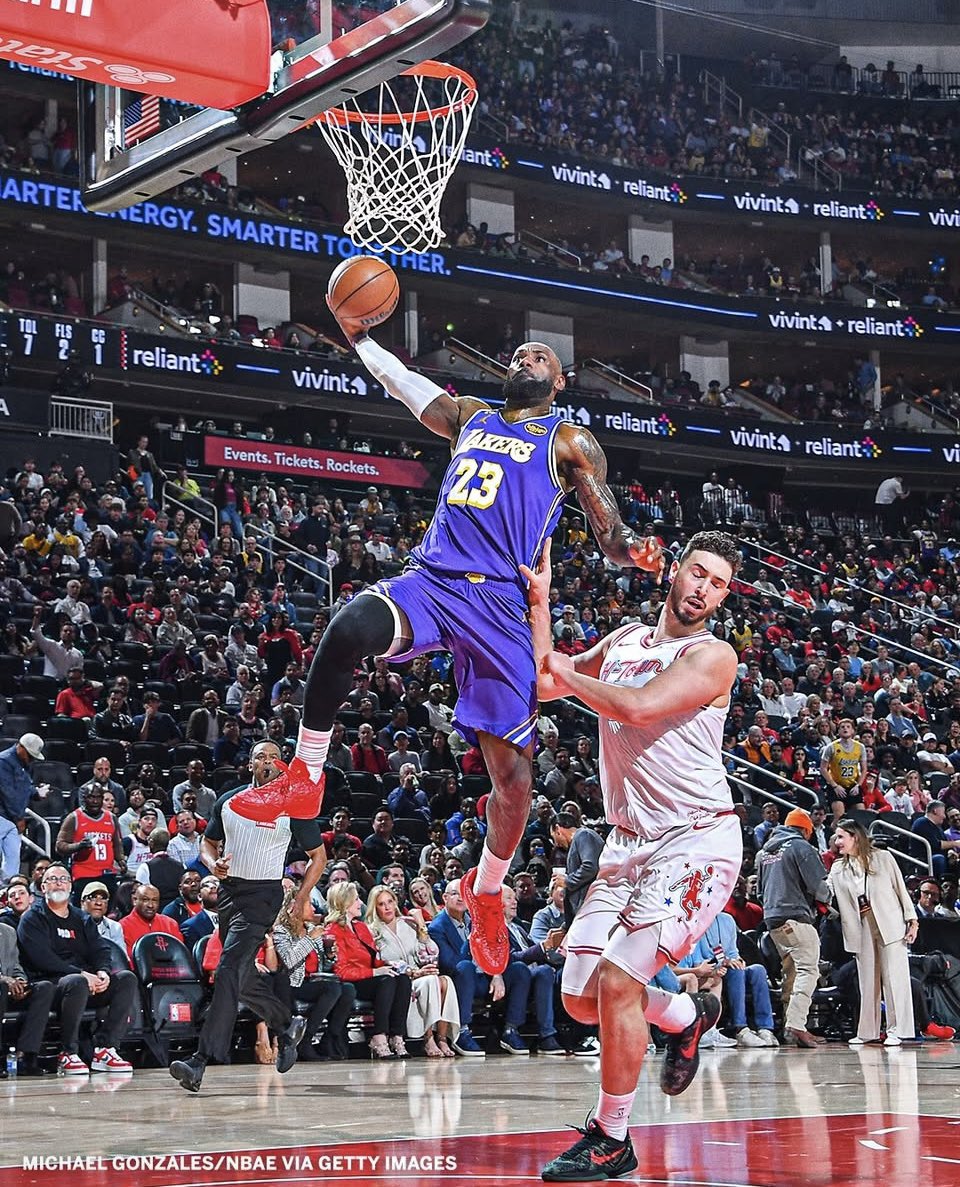 Lakers702 tweet media