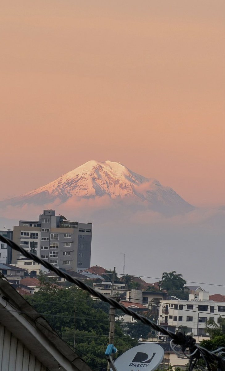 Hernosa fotografía del Chimborazo visto desde Guayaquil ✨🗻
📷: <a href="/Isleno33/">isleño</a>