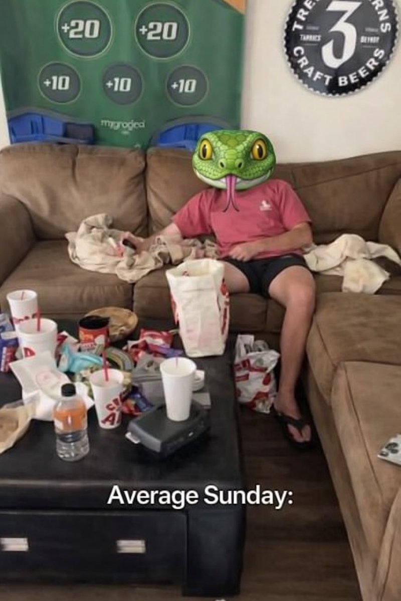 RandyMarshonMD's tweet photo. They gon have to make me leave my couch today. #averagesunday #chud
-🐍🐍 https://t.co/7QbBlce3K8