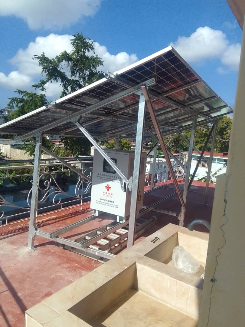 suniel_johnson's tweet photo. #SantiagoDeCuba 

Reciben instituciones de la Atención Primaria de Salud donación de paneles solares para facilitar la atención a las familias en nuestras áreas de salud. 
#CubaPorLaSalud #SiempreSantiago #JuntarYVencer https://t.co/43ypHJNgIB