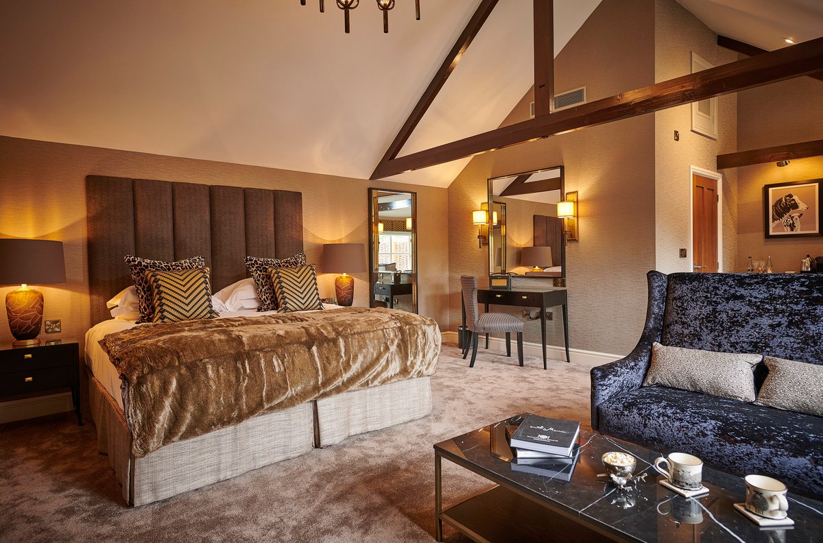 pipeandglass's tweet image. Extend your visit with a luxury overnight stay, visit the 'Rooms' page on our website for further details. This is 'Jacob' located at the Old Lambing Yard.
#pipeandglass #michelinpub #pubswithrooms #stayinstyle #attentiontodetail #yorkshirewolds