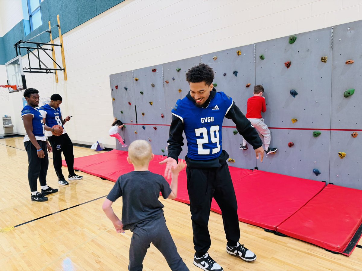 GVSU FB Recruiting tweet media