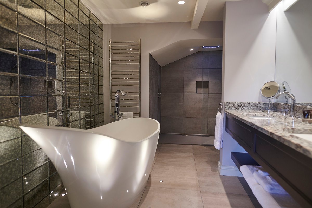 pipeandglass's tweet image. Extend your visit with a luxury overnight stay, visit the 'Rooms' page on our website for further details. This is 'Jacob' located at the Old Lambing Yard.
#pipeandglass #michelinpub #pubswithrooms #stayinstyle #attentiontodetail #yorkshirewolds