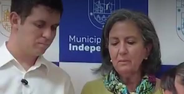 ¿"Trabajando para usted"?  Fonasa envió UNA circular a los centros hospitalarios informando que se suspendió toda intervención quirúrgica en la modalidad "copago libre elección".!
- Los pacientes se van enterando a medida que acuden a
solicitar la hora de la operación.
- Se está