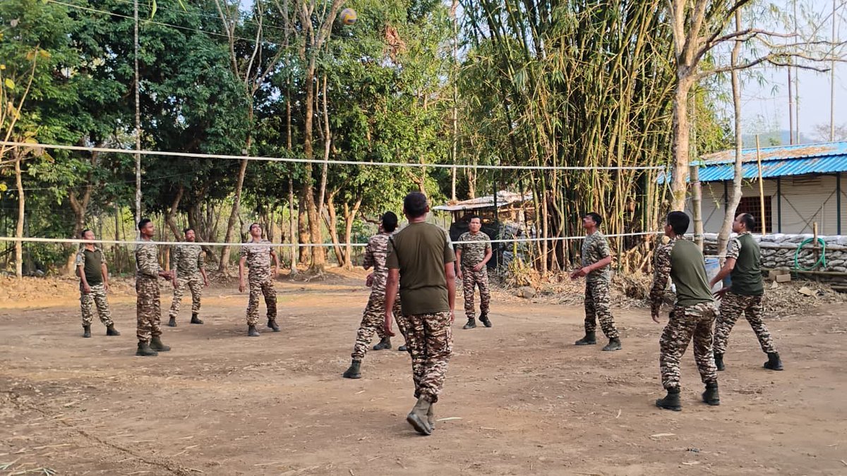 2Diphu's tweet image. "Unwinding after duty! Jawans of 20 Bn CRPF, relieve their stress by playing indoor&amp;amp; outdoor games in the evening. Fitness &amp;amp; fun, a winning combo! #CRPF #StressRelief #JawansInAction #FitnessAndFun"
