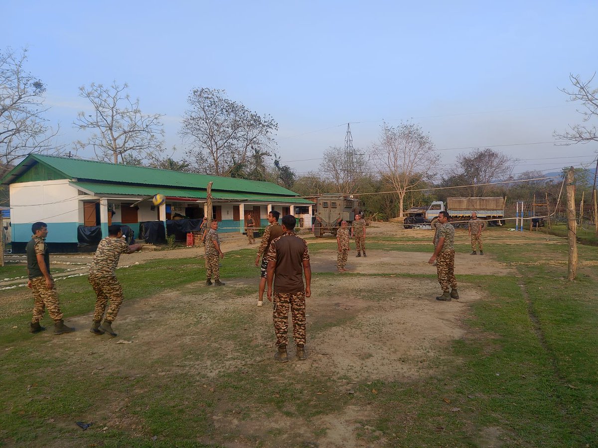 2Diphu's tweet image. "Unwinding after duty! Jawans of 20 Bn CRPF, relieve their stress by playing indoor&amp;amp; outdoor games in the evening. Fitness &amp;amp; fun, a winning combo! #CRPF #StressRelief #JawansInAction #FitnessAndFun"