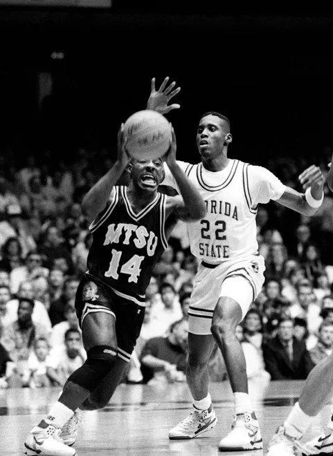 HillBilly Hilton tweet media