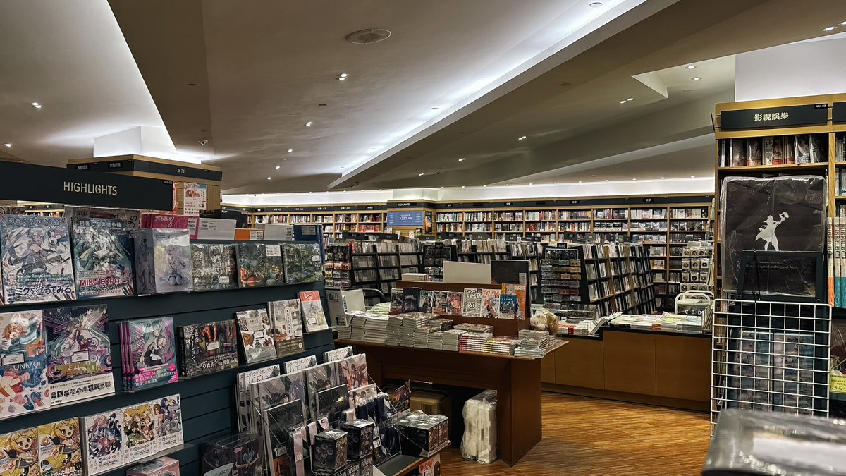 lune ☾ tweet media