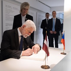 Please read more ▶️ bit.ly/4uF1GkU about the state visit of 🇨🇿 President Petr Pavel and Mrs Eva Pavlová to the  🇱🇻 Republic of Latvia <a href="/edgarsrinkevics/">Edgars Rinkēvičs</a>.