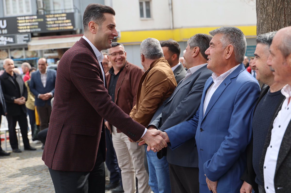 tavasmakam's tweet photo. Kaymakamımız Sayın İsmail DEMİR, Ramazan Bayramı münasebetiyle Tavas Belediye Meydanında düzenlenen bayramlaşma programına katıldı. https://t.co/dcmvpGiwXq