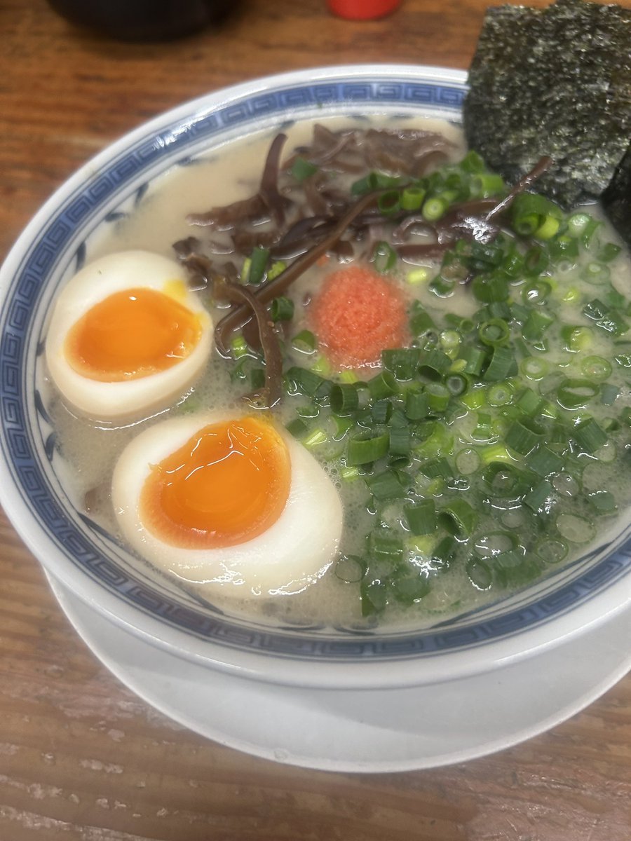 silverwingstm's tweet photo. 仕事帰りに雨が降っておりましたが、ラーメン『うりんぼ』で
全部乗せラーメンと明太ご飯　食ったぜ https://t.co/OW1ntNT1A5