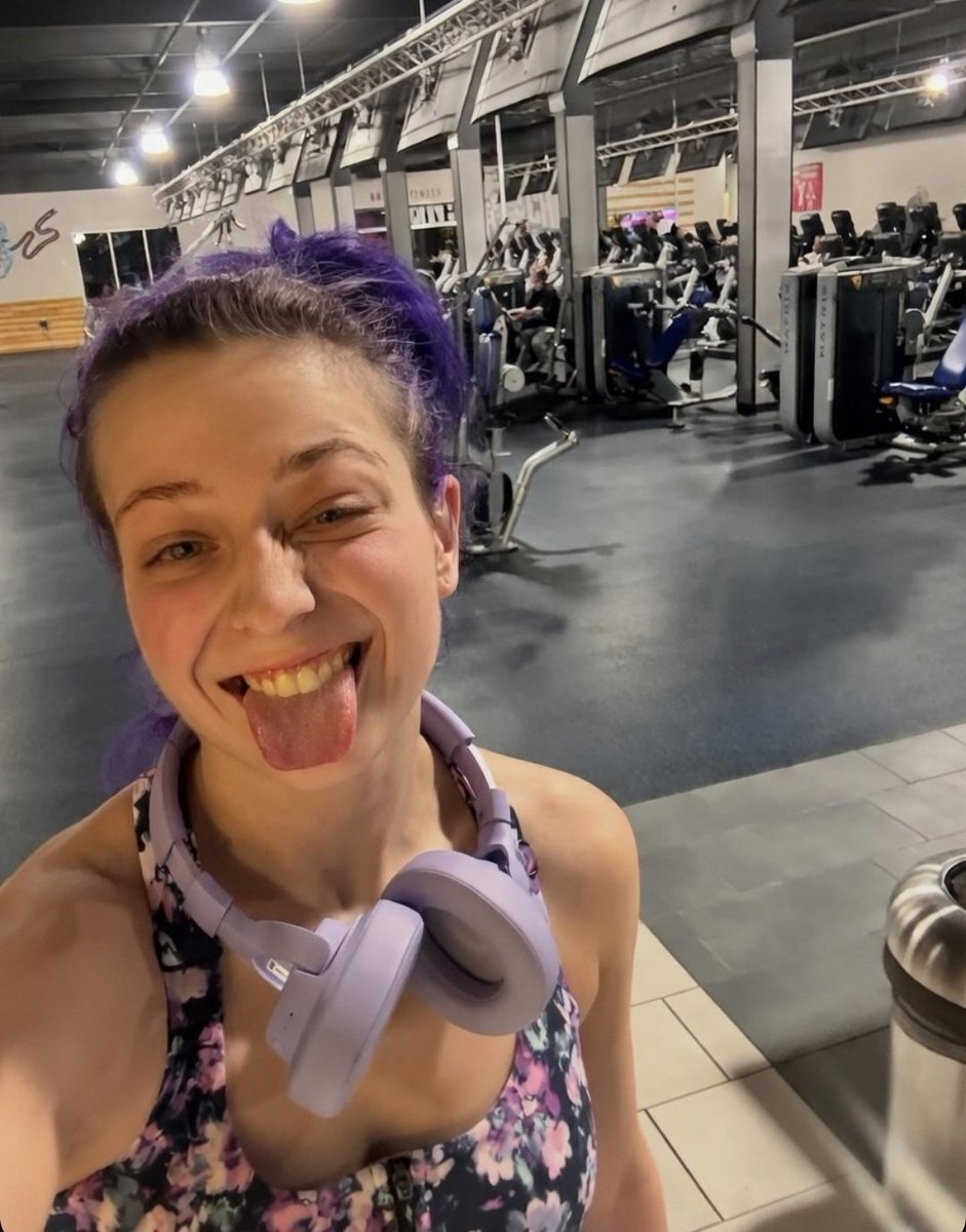 Mackenzie tweet media