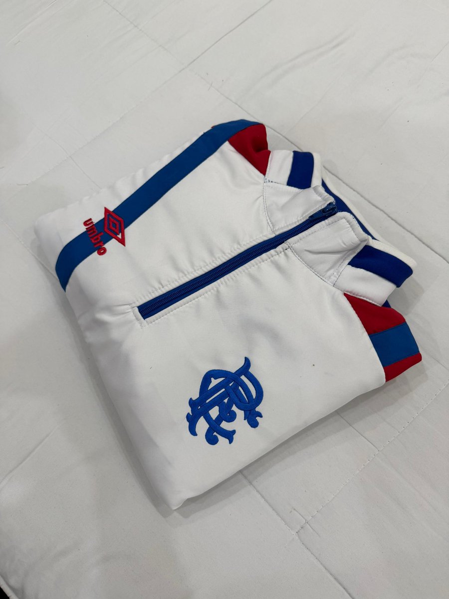Vintage_Gers's tweet photo. One last giveaway of this going live @ 6pm tonight 

These are sold out and already in production but we will give one more away to a lucky winner

If you have bought you can have a second free or refund on the one you purchased 😁

#RangersRetro #Vintagegers https://t.co/GQ9W5wyWi5