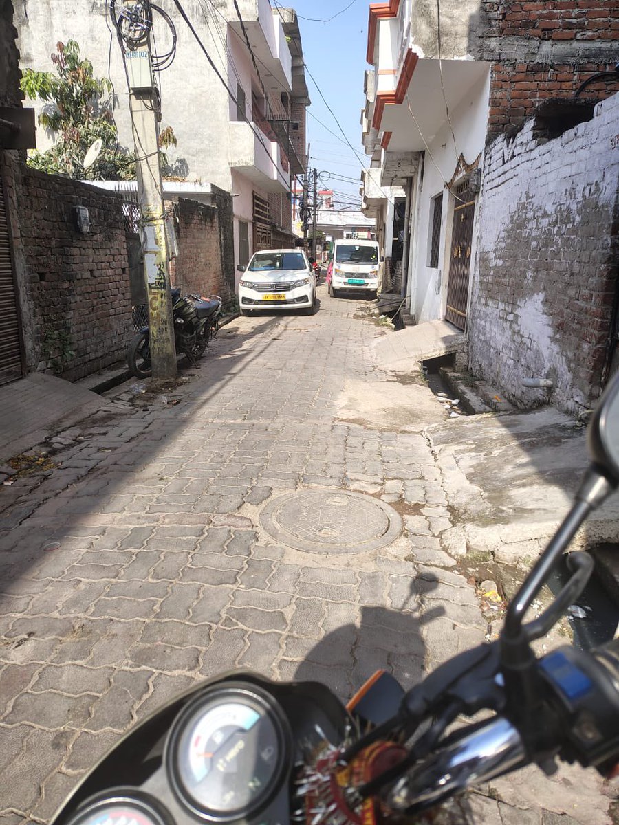 Shiva_y10's tweet photo. Illegal parking issue in Triveni Nagar, Lucknow. Neighbour’s car UP32 AX 7761 is repeatedly parked in front of my house gate, completely blocking entry/exit. It is also causing damage to my property and blocking access for emergency vehicles like ambulance.@CMHelpline1076 https://t.co/LmMvbgUvYD