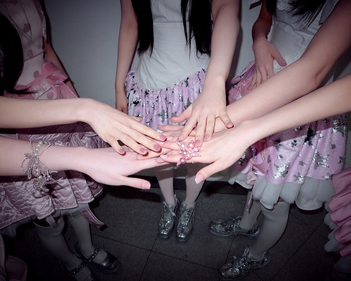illiitminju's tweet photo. ﹟( 🦩 ) Pink nails, flowing skirts, and the soft sparkle of tiny trinkets—a quiet kind of magic, so effortlessly princess-coded 🩰⋆ Ꮺ ָ࣪  ۰ . ¡! https://t.co/M57rAhOi3B