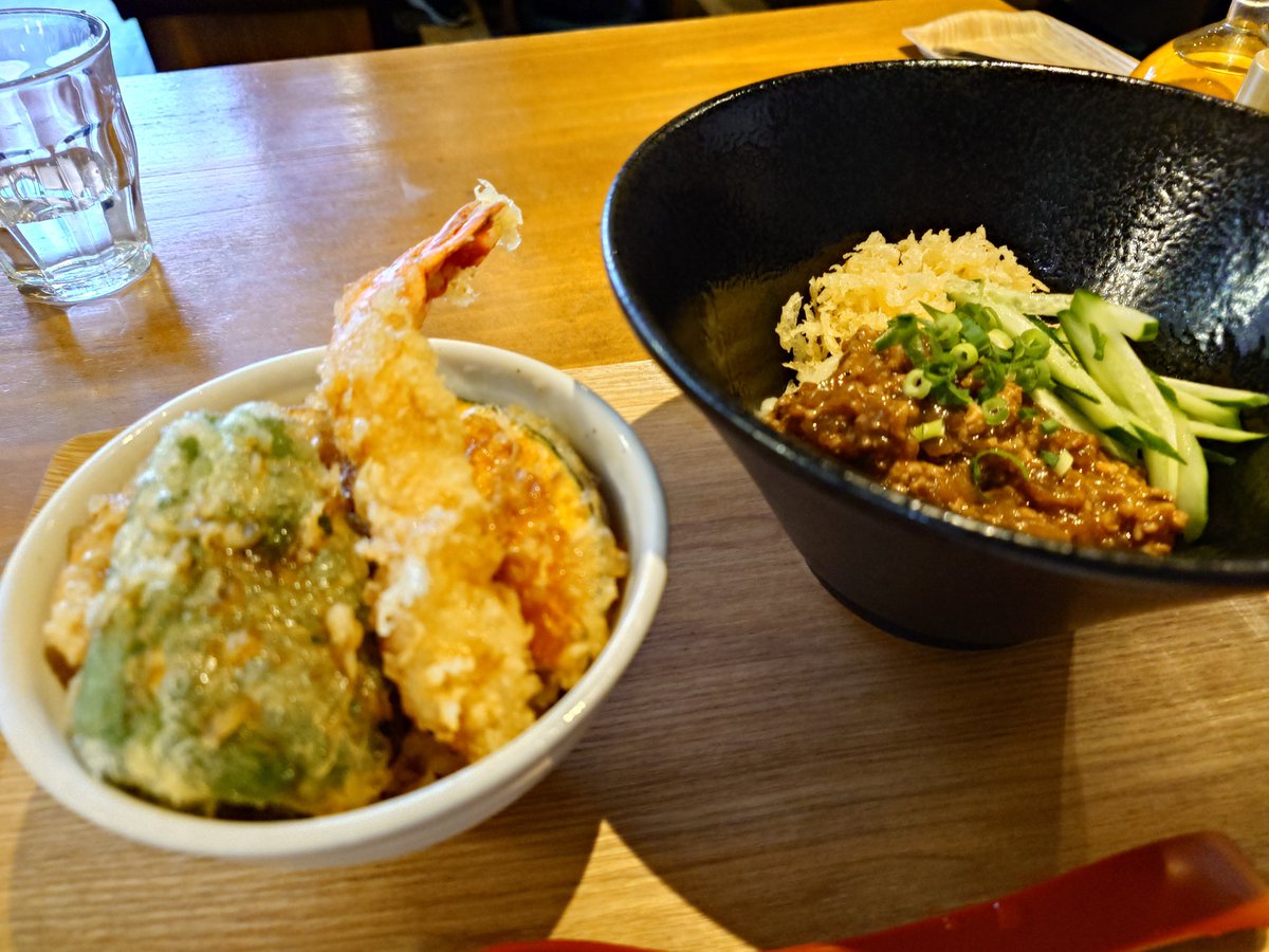 chappi87's tweet photo. うどんの少なめがオーダー出来るようになったから、初ミニ天丼セット
炸醤麺（ジャージャーメン）と生姜ご飯の天丼
天丼のタレが絶妙
和風の炸醤麺で、甘くな過ぎることもなく、辛くない

#炸醤麺 #益うどんdeketachi #本八幡 https://t.co/4bhqUHXZO6