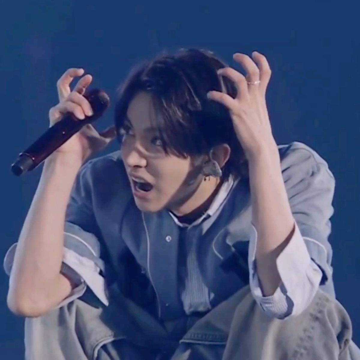 hoonlyre's tweet photo. The label really said:
“ATTENTION PLEASE!! 📢 We’re announcing Heeseung’s departure… BUTTTTTTT he’s still working with ENHA… BUTTTTTTT he has a separate schedule… BUTTTTTTTT he’s still there… BUT also not… BUT also yes… So basically… ENHYPEN ft. Heeseung” 

NO! NO! NO! WE DON’T WANT “ENHYPEN FT. HEESEUNG”, WE WANT HIM BACK IN ENHYPEN!!!!  

BE:LIFT, ENHYPEN’s success is not your shield against accountability. Stop controlling their growth while profiting from their labor.

RESPECT THE ARTISTS WHO BUILT YOUR EMPIRE
#LET_HEESEUNG_DO_BOTH 
#RESPECT_ENHYPEN 
#ENHYPEN_IS_7
