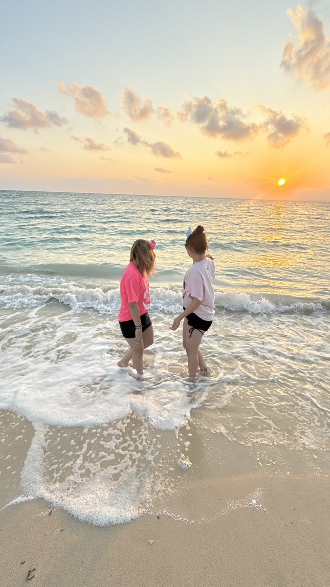 1chi7a__'s tweet photo. 沖縄誕生日&amp;卒業旅行(>-<;)
だーーいすきなおともだちがサプライズまでしてくれてちょ〜〜嬉しかった涙

中学生の頃塾が一緒だっただけでこんな仲良くなるとは思わなかったけど仲良くなれて幸せアリガトウダイスキ♡ꜝ:(˘•̥ ω •̥˘ ): https://t.co/GKBLJcp7Tf