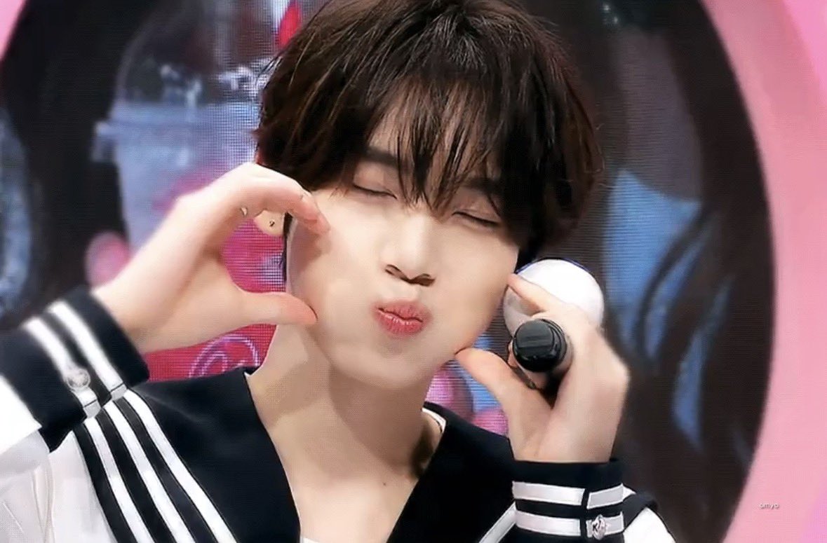 yn_n0320's tweet photo. 𝓗𝓪𝓹𝓹𝔂 𝐘𝐮𝐣𝐢𝐧 𝓓𝓪𝔂
♥世界で一番好きな人♥
                ～𝙷𝙰𝙿𝙿𝚈 𝙱𝙸𝚁𝚃𝙷𝙳𝙰𝚈 ～

#영원한_아기_뽀돌이의_생일
#TWENTY_YUJIN_HBD
#ハンユジン
#한유진 
#hanyujin 
#韩维辰 https://t.co/RfzZwgLcdD