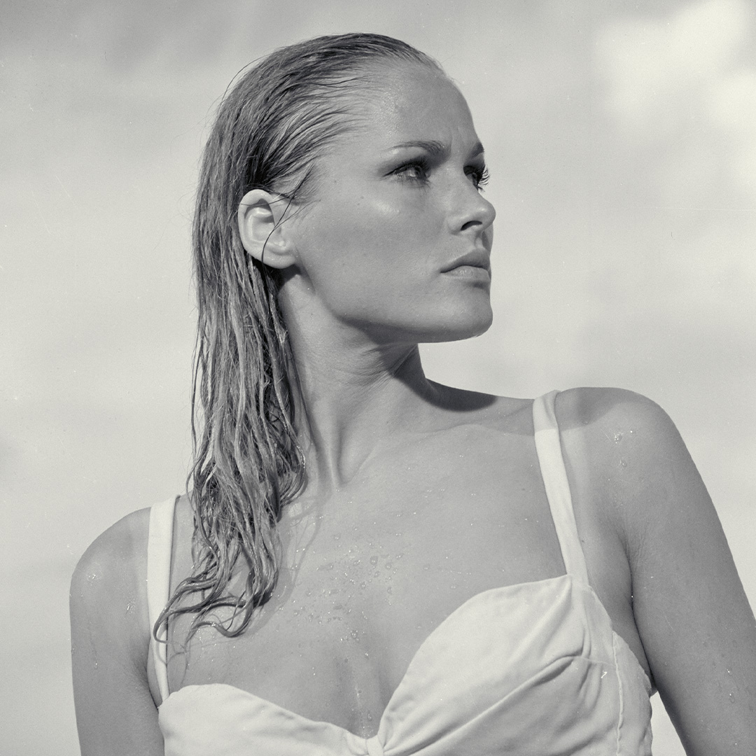 James Bond tweet media