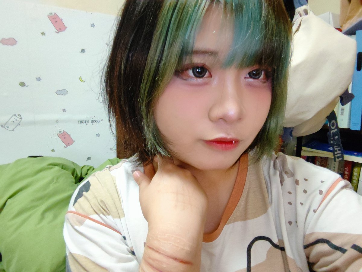 kurabakei's tweet image. 染了

#地雷女子 #メンヘラ #マイク