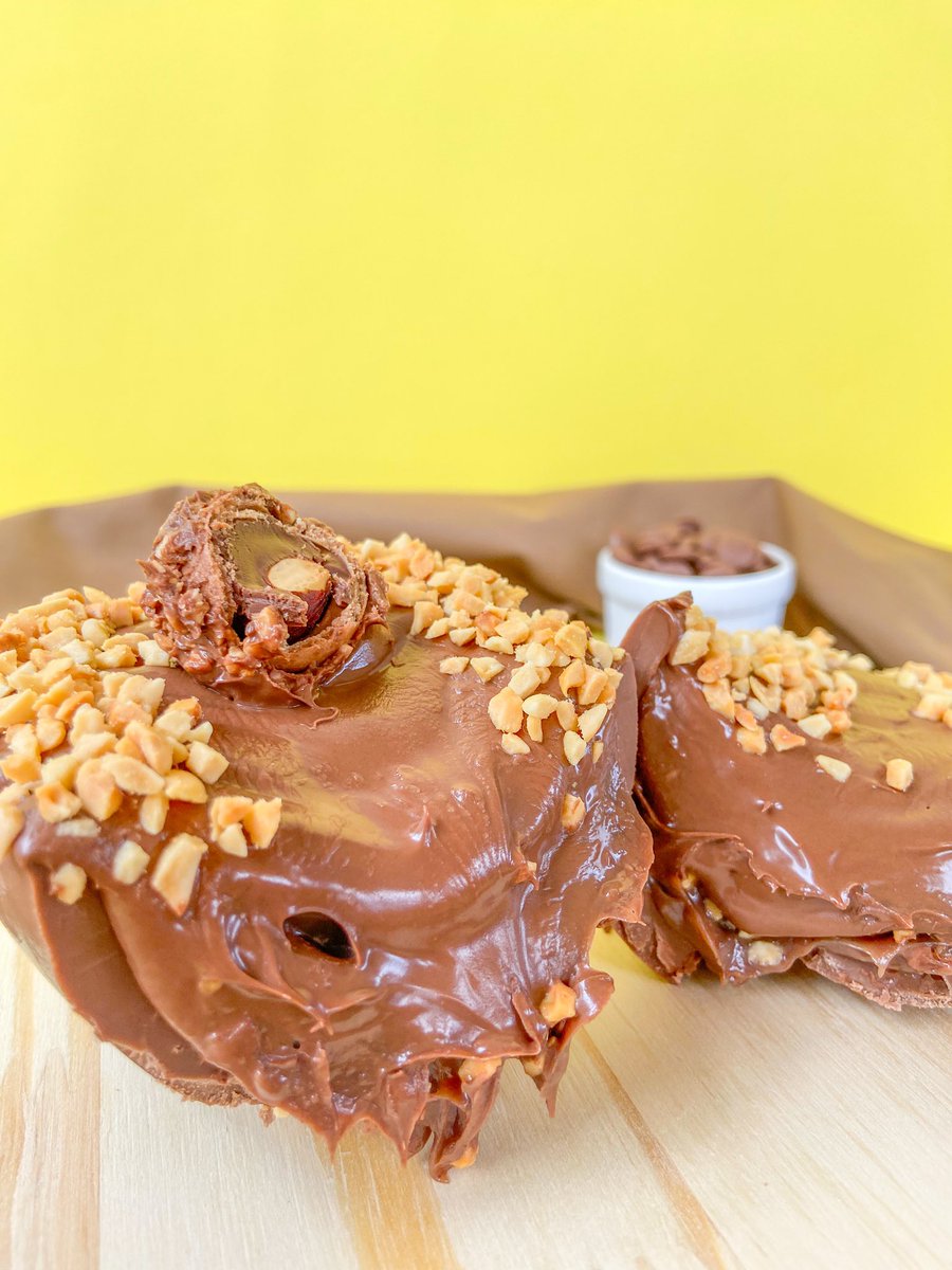 tempalha's tweet photo. Um ovo digno de impressionar em todos os sentidos… esse é o nosso Ferrero! 

O Ovo Ferrero Rocher Tem Palha é pura experiência: intenso, cremoso e com aquele toque que transforma a Páscoa em algo ainda mais especial. https://t.co/GJ1xeZtvci