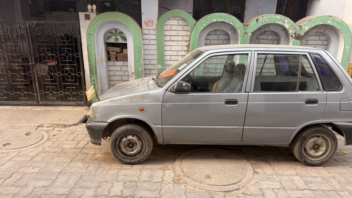 Shiva_y10's tweet photo. Illegal parking issue in Triveni Nagar, Lucknow. Neighbour’s car UP32 AX 7761 is repeatedly parked in front of my house gate, completely blocking entry/exit. It is also causing damage to my property and blocking access for emergency vehicles like ambulance @lkopolice https://t.co/U40uoj7oFj