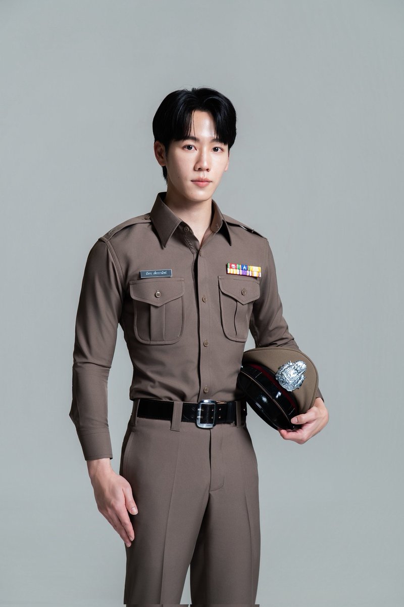 SSeoulsay's tweet photo. สารวัตรหล่อบอกต่อได้ไหม กลัวแฟนเค้าหวงอ่าดิ๊ 😅 #Fittingที่รักสารวัตรเธียร์

ภาพฟิตติ้งมาล่ะ ก็รอชมแผนรวบใจสาววายกันต่อใน #ที่รักสารวัตร์เธียร์ https://t.co/4laZv0M5IO