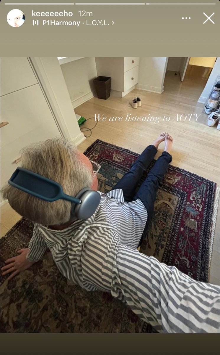 ena 🐠 IS UNIQUE! tweet media