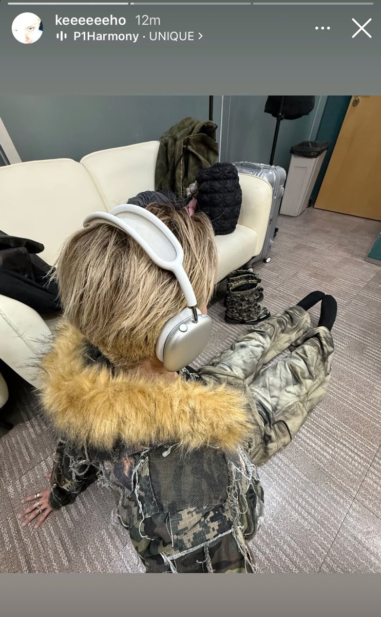 ena 🐠 IS UNIQUE! tweet media