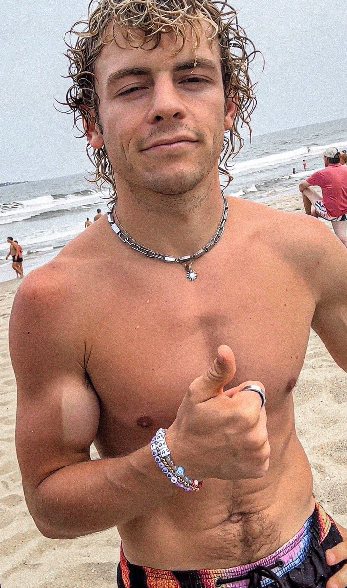 I’m f̶i̶n̶e̶ ̶ gay tweet media