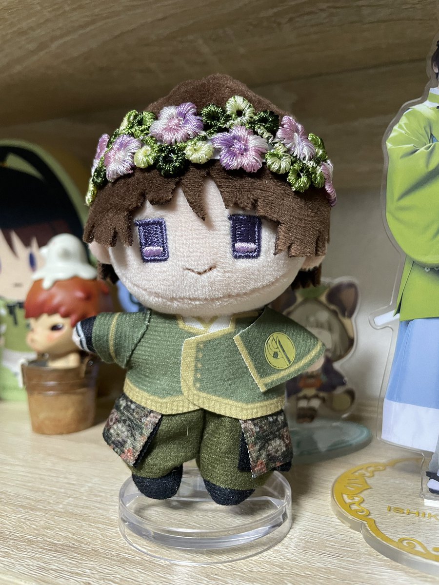 Got myu Ishi a cute little flower crown from seria