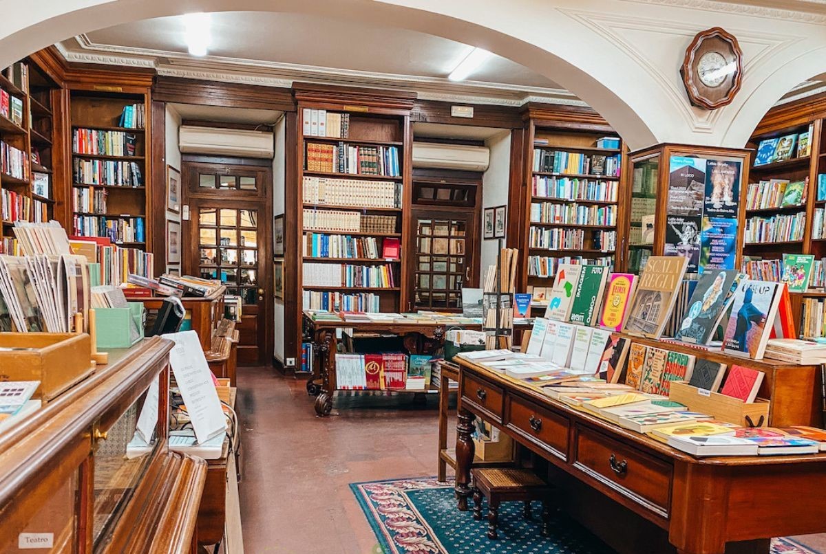 Utangaç Adam tweet media