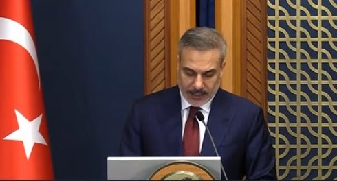 وزير الخارجية التركي: الحرب تهدد أمن المنطقة ونقف إلى جانب العرب