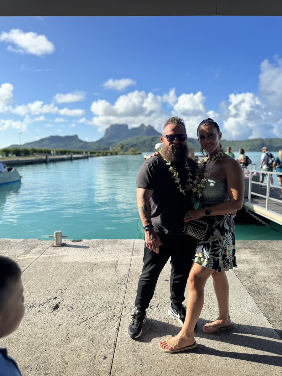 The Luxurious Lounge tweet media